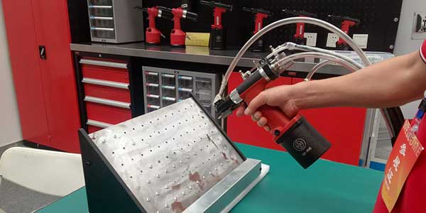 淺談自動(dòng)鉚釘槍可以給您帶來(lái)多少價(jià)值