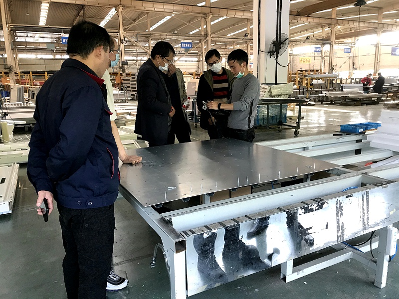 自動(dòng)拉釘機(jī)交貨現(xiàn)場