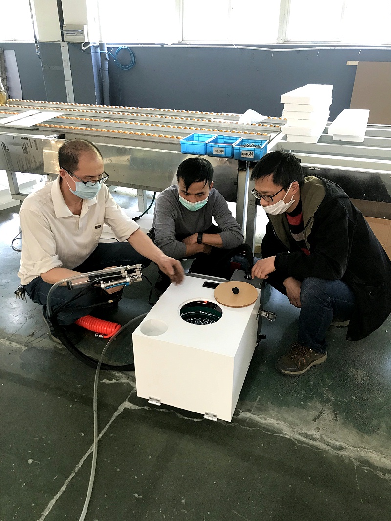 自動(dòng)拉釘機(jī)交貨現(xiàn)場