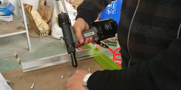 速耐鉚釘槍-工業(yè)級(jí)氣動(dòng)鉚釘槍價(jià)格