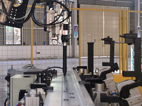 自動拉鉚技術在汽車制造中的應用與優勢