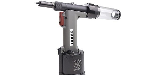 加工改造人字梯，牢固可靠，抽芯鉚釘及鉚釘槍板材之間鉚接